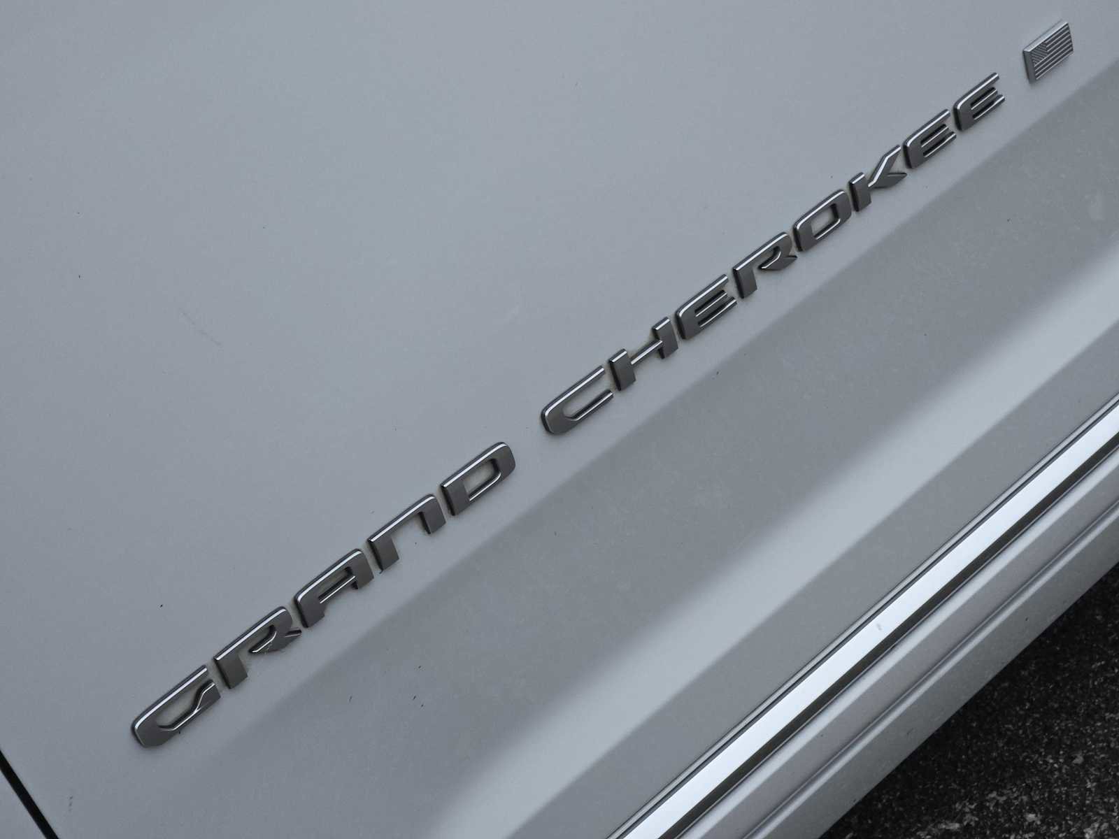 Used 2023 Jeep Grand Cherokee L Summit w/ Luxury Tech Group V image 10