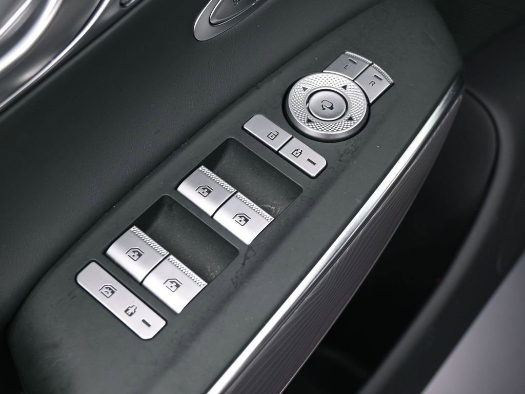 Used 2022 Genesis GV70 2.5T w/ Advanced Package image 14