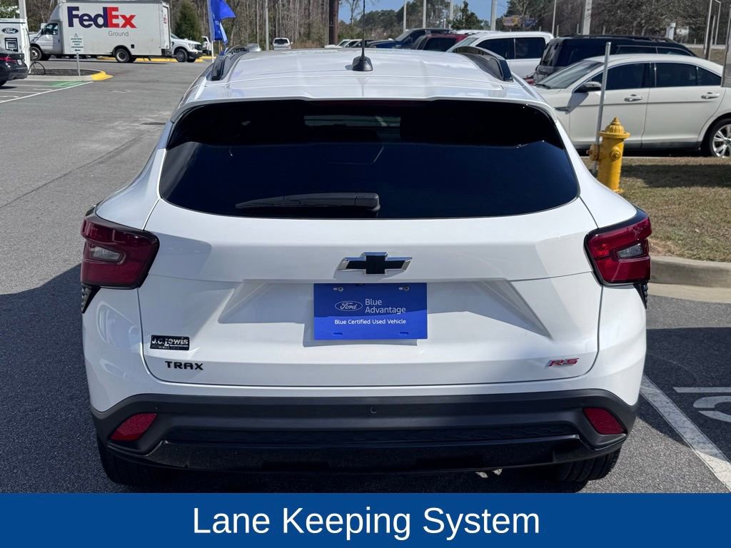 Used 2025 Chevrolet Trax RS w/ Sunroof Package image 7
