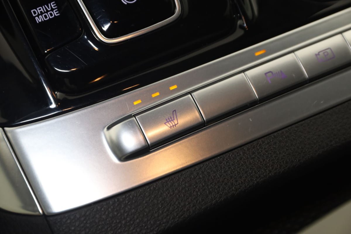 Used 2024 Kia Carnival EX FWD image 9