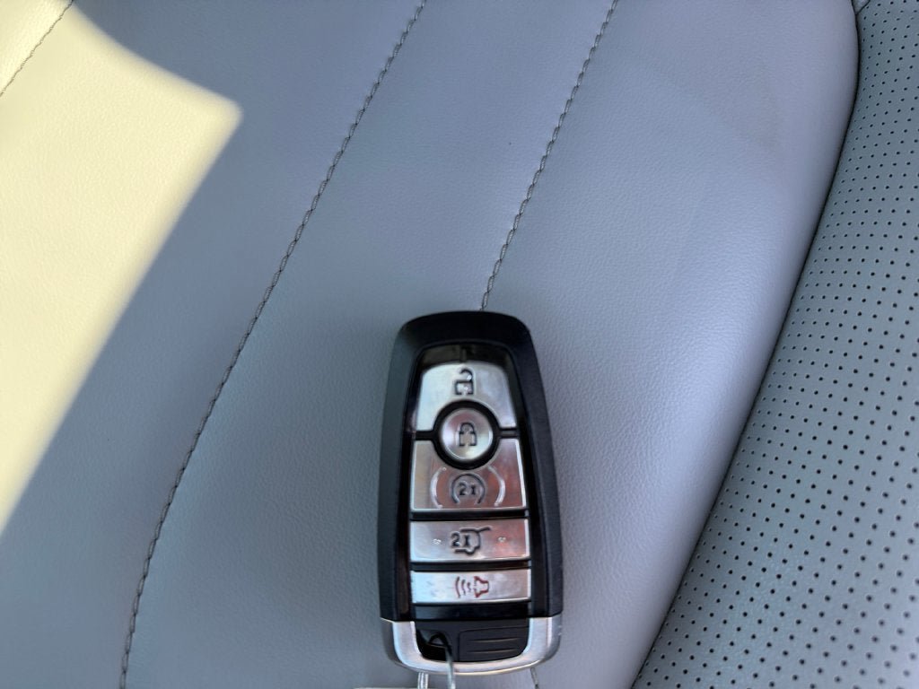 Used 2025 Ford Escape SE w/ PHEV Premium Package FWD image 32