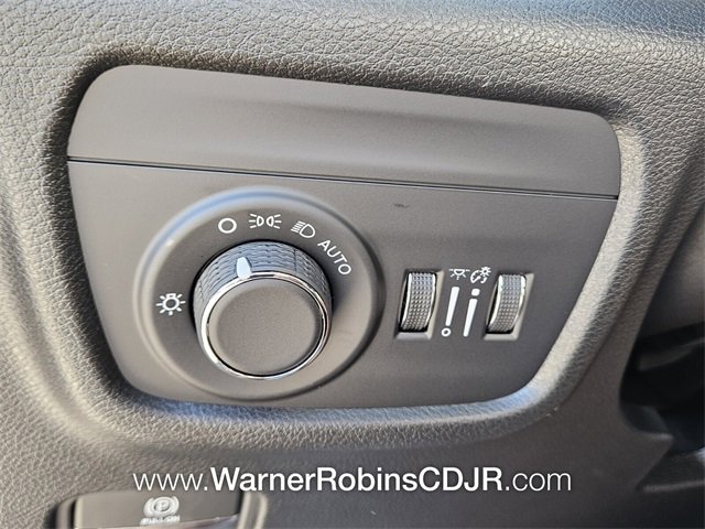 New 2025 Jeep Grand Cherokee Altitude image 28