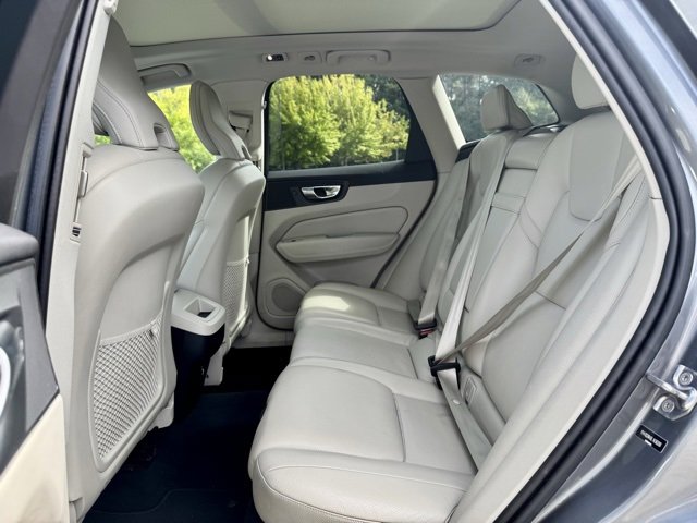 Used 2020 Volvo XC60 T5 Momentum w/ Protection Package Premier image 28