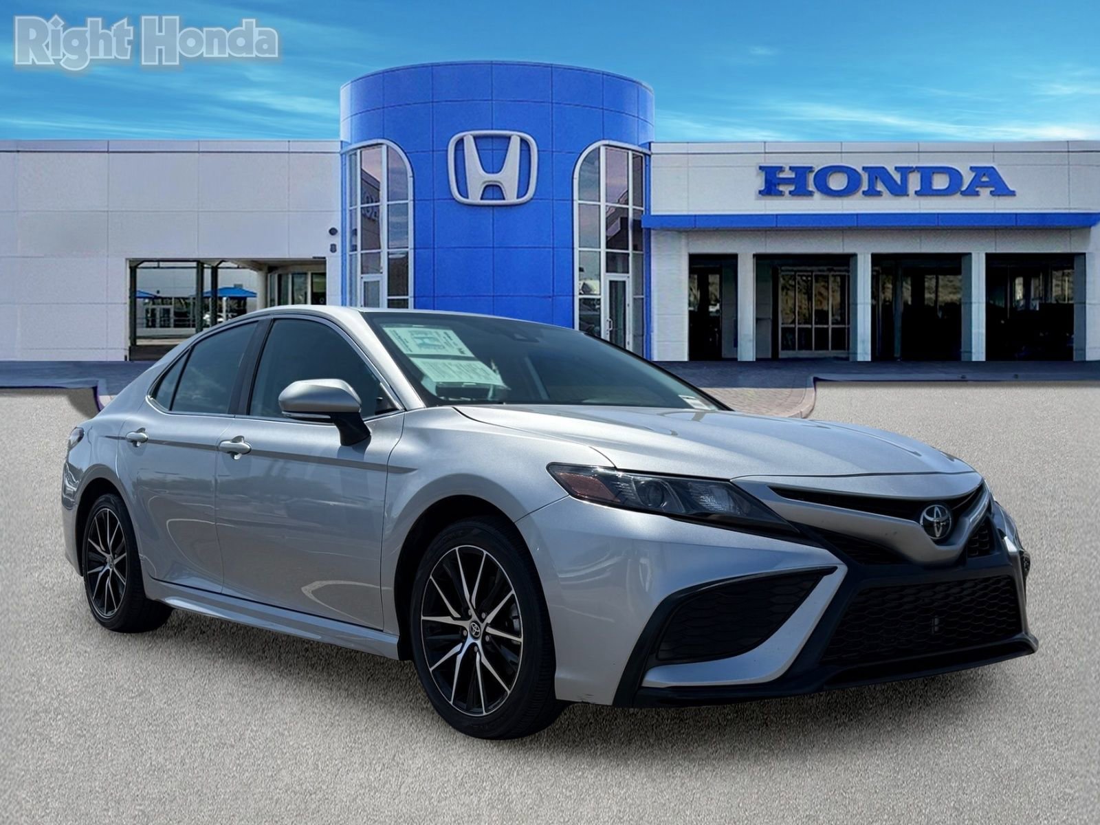 Used 2024 Toyota Camry SE FWD image 10