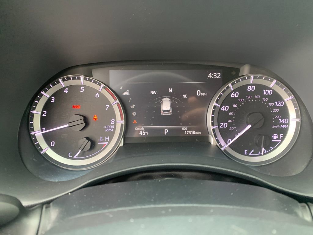 Used 2023 Toyota Highlander LE image 29