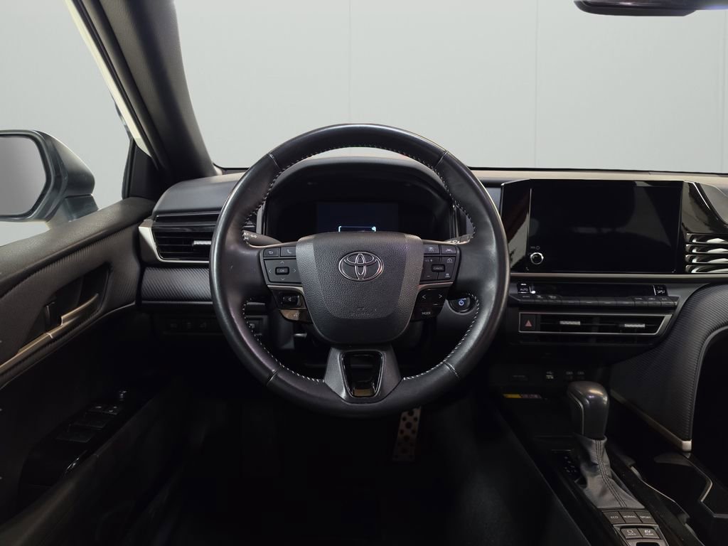Used 2025 Toyota Camry SE image 18