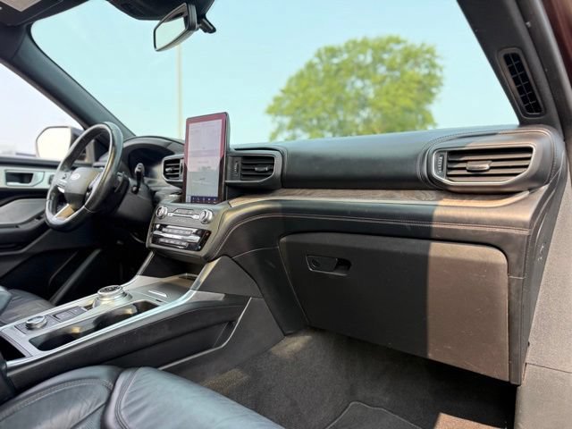 Certified 2020 Ford Explorer Platinum w/ Premium Technology Package AWD/4WD image 16