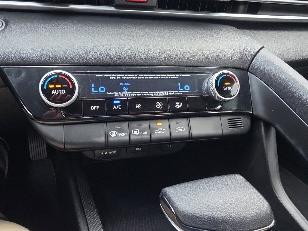 Used 2021 Hyundai Elantra SEL FWD image 23