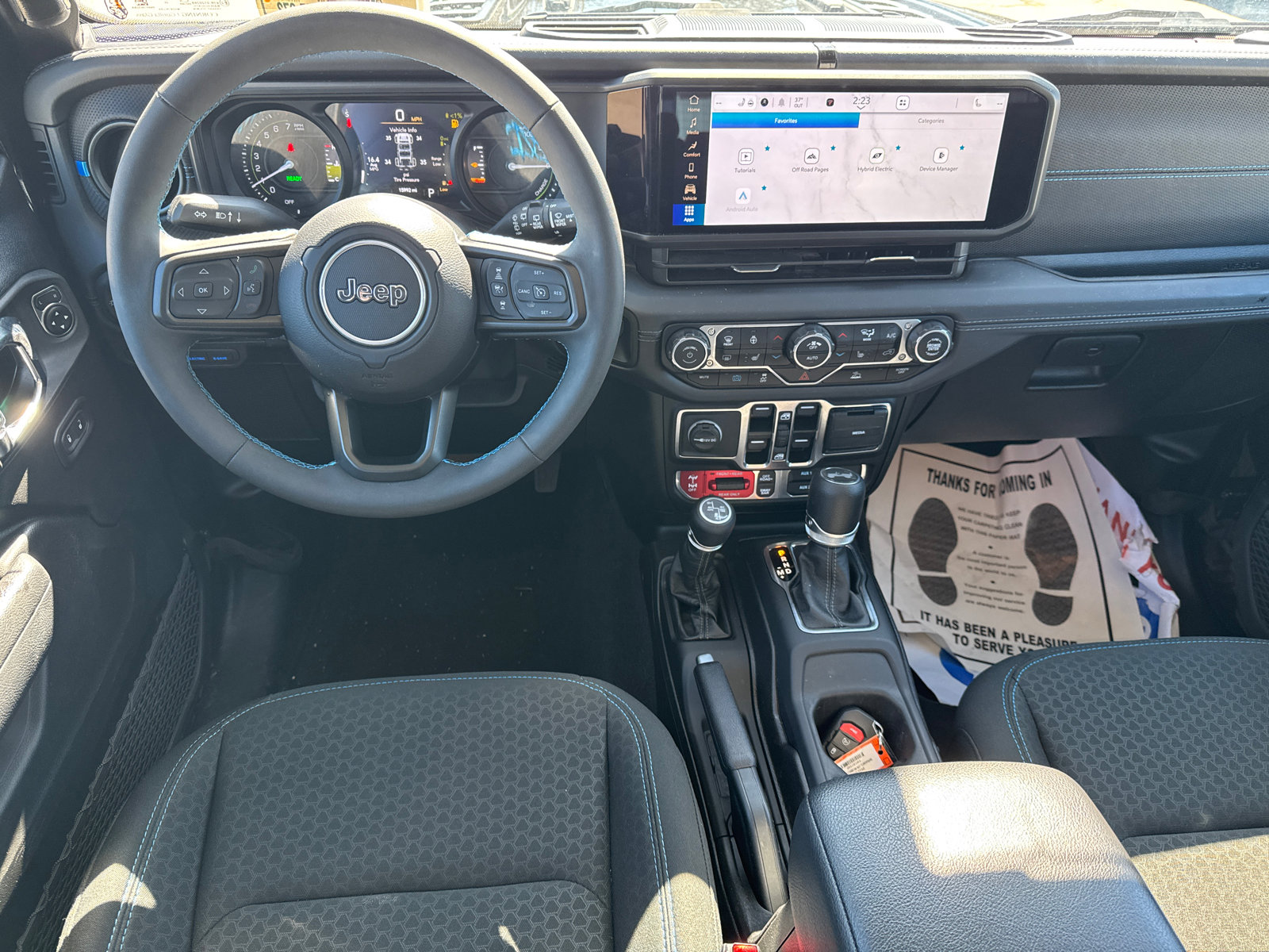 Used 2025 Jeep Wrangler Unlimited Rubicon 4xe w/ Convenience Group AWD/4WD image 21