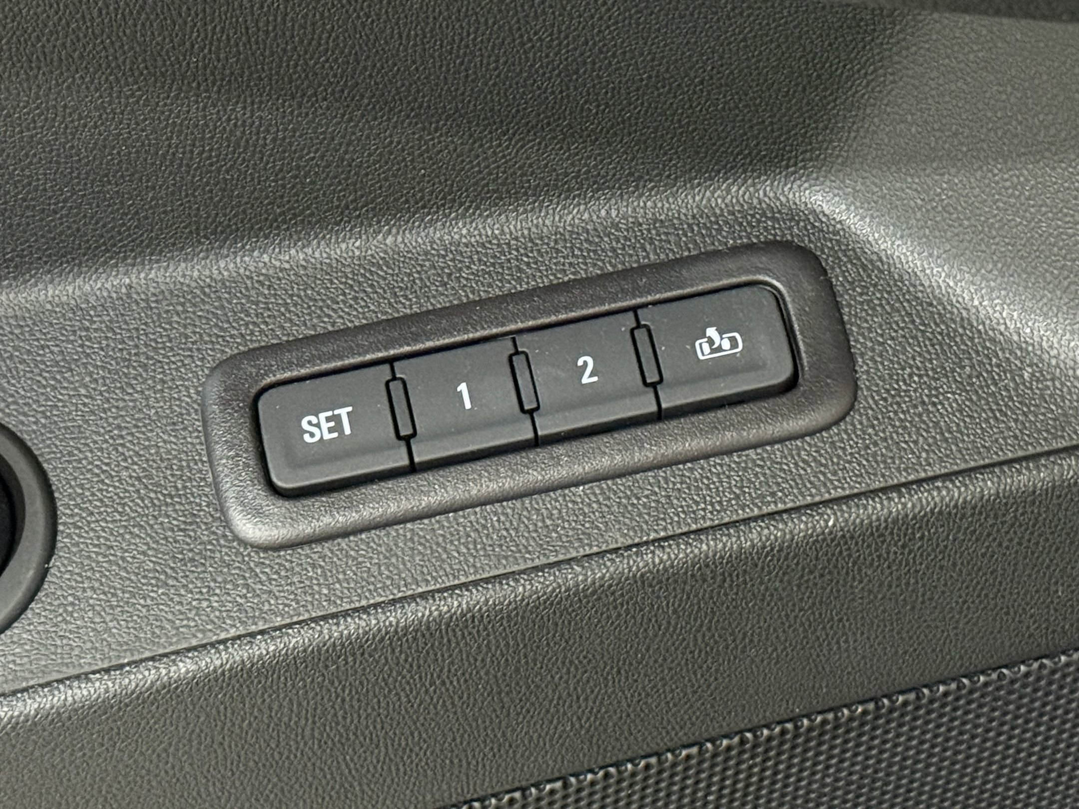 Used 2020 Chevrolet Equinox Premier image 23