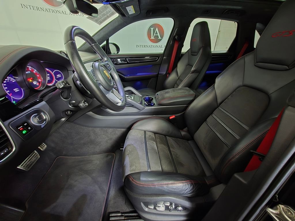 Used 2021 Porsche Cayenne GTS w/ Premium Package image 15