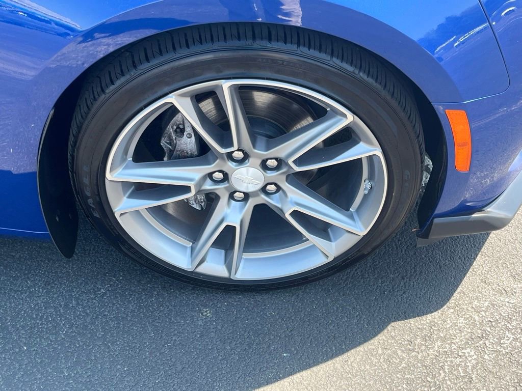 Used 2020 Chevrolet Camaro LT RWD image 9