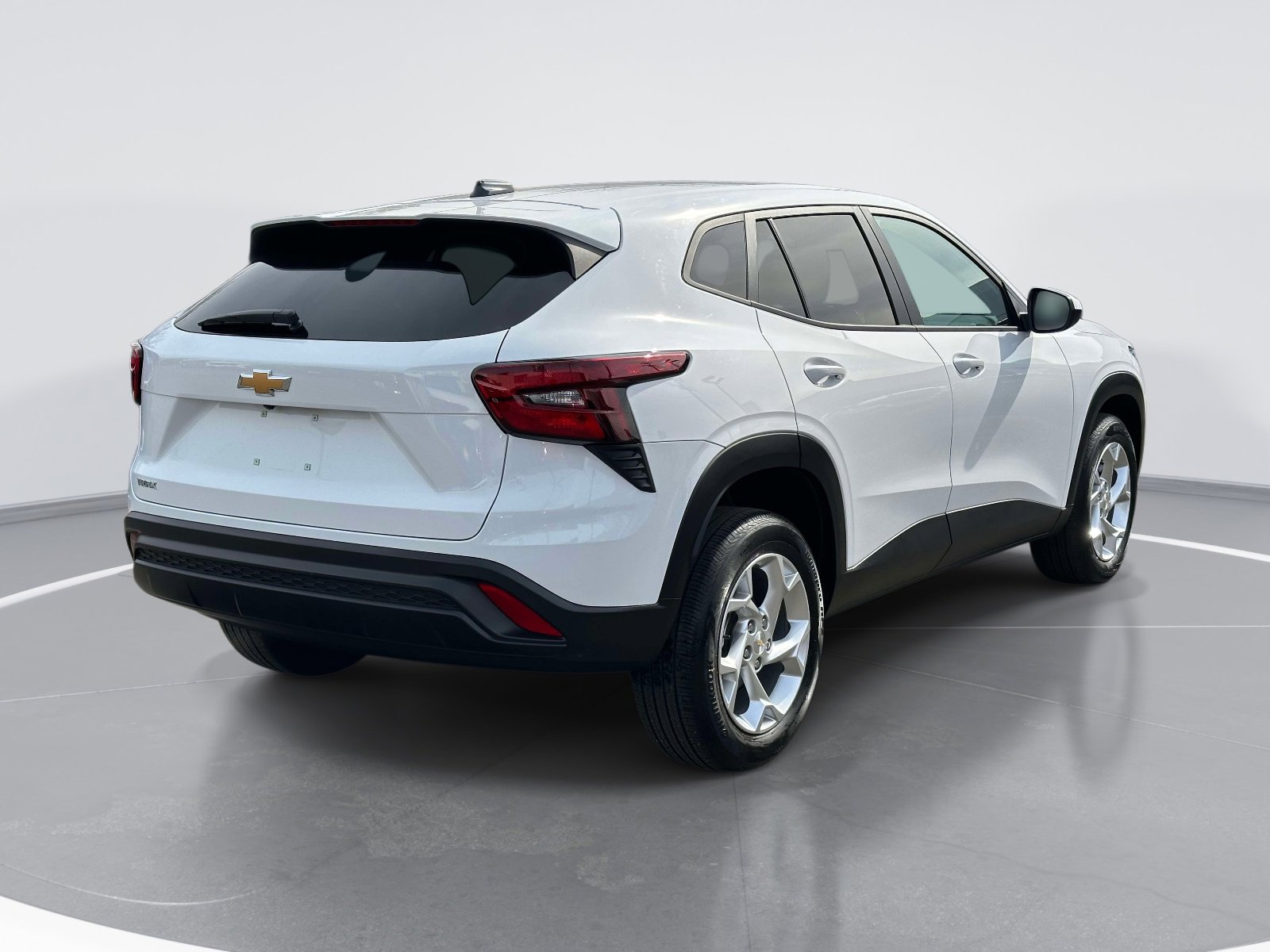 Used 2024 Chevrolet Trax LS w/ LS Convenience Package image 5