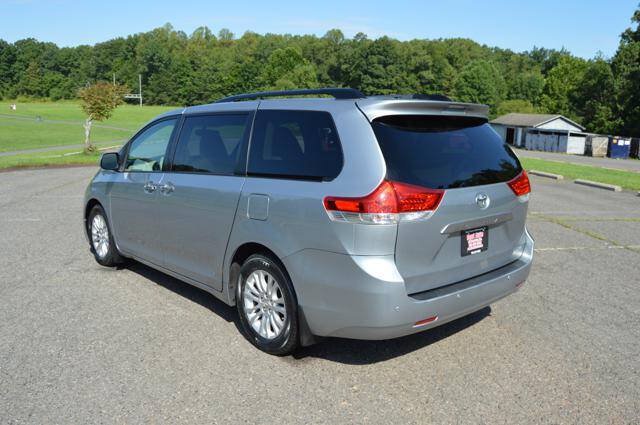 Used 2011 Toyota Sienna XLE w/ XLE Navigation Pkg FWD image 61