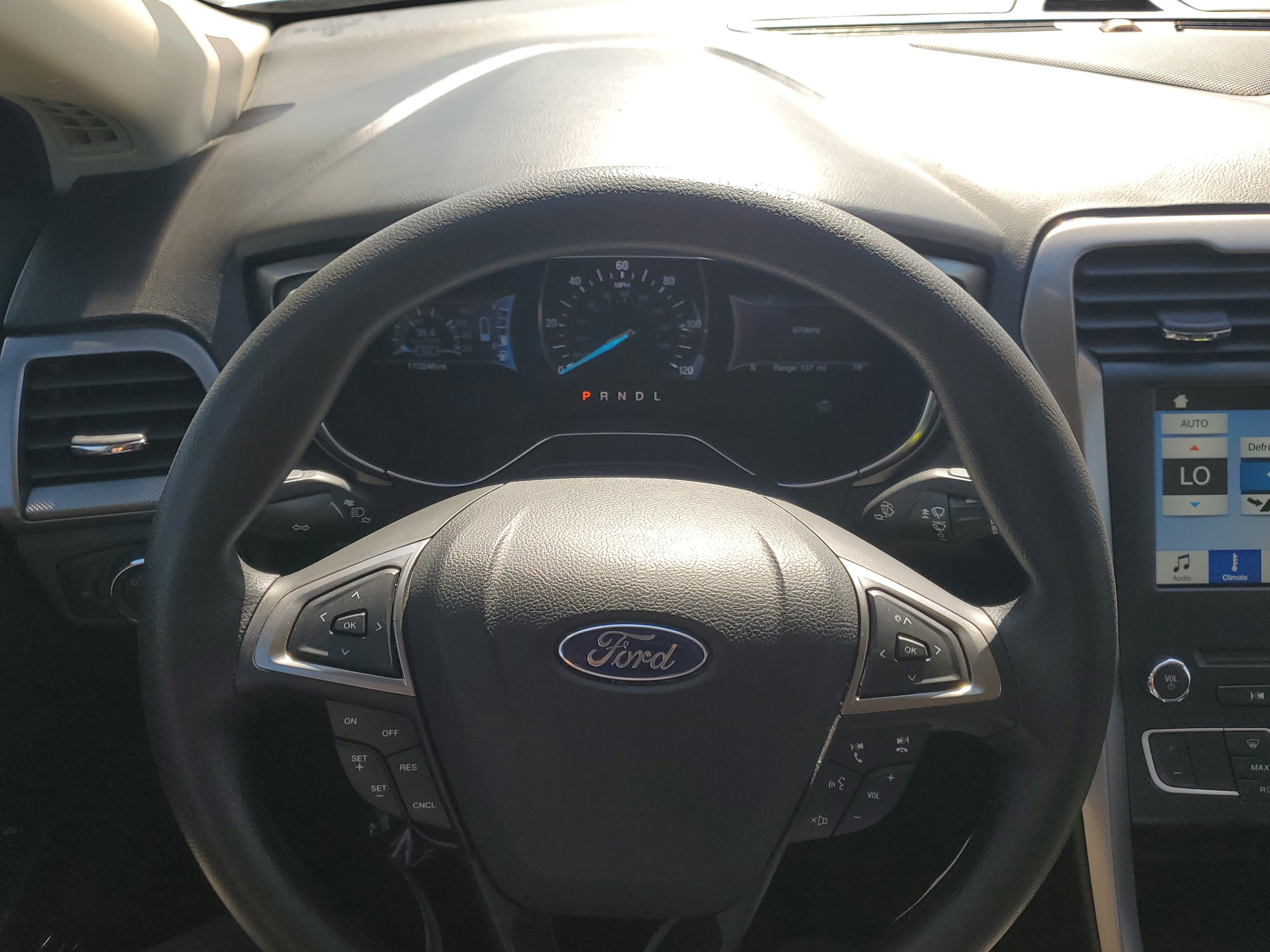 Used 2017 Ford Fusion SE image 23