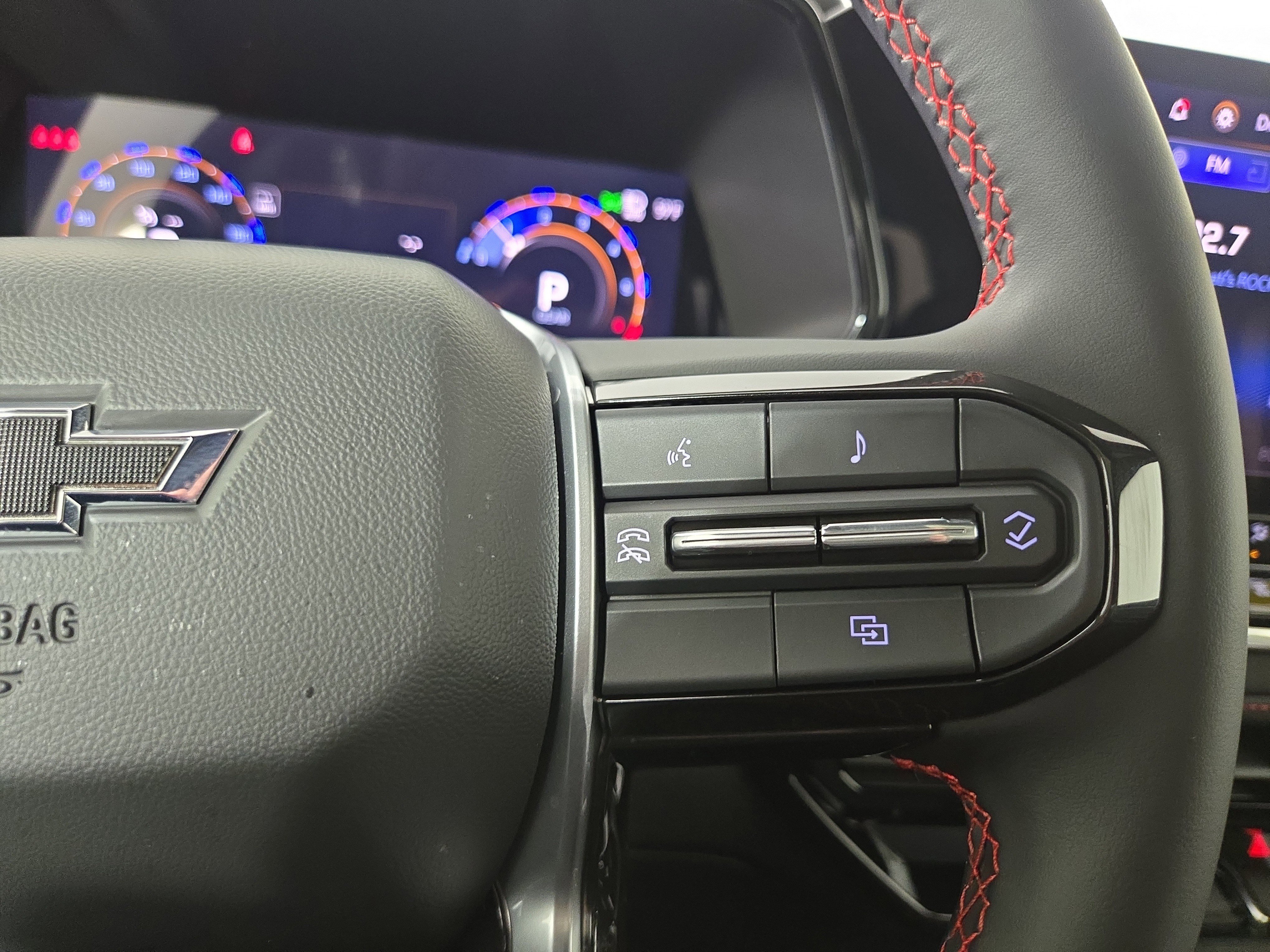 Certified 2024 Chevrolet Colorado Z71 w/ LPO, Dark Essentials Package image 16