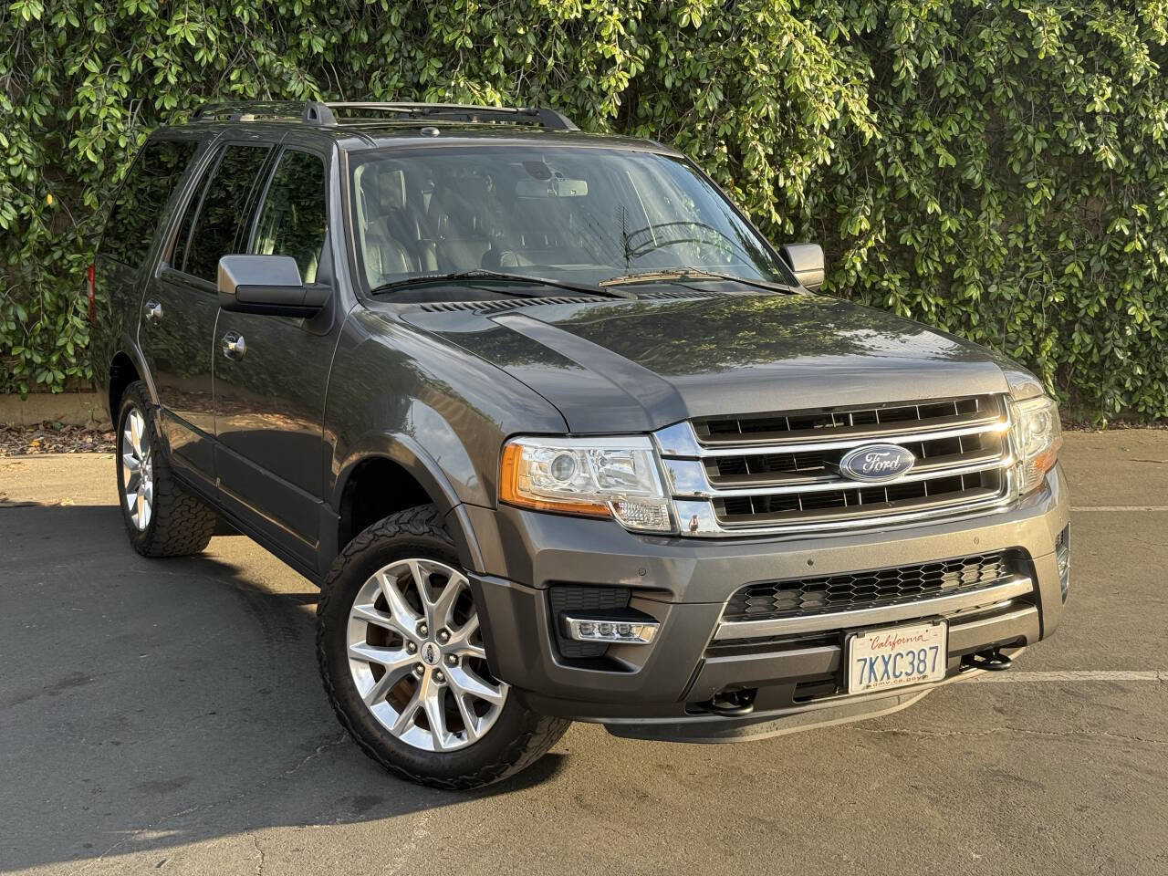 Used 2015 Ford Expedition Limited w/ Equipment Group 301A image 2