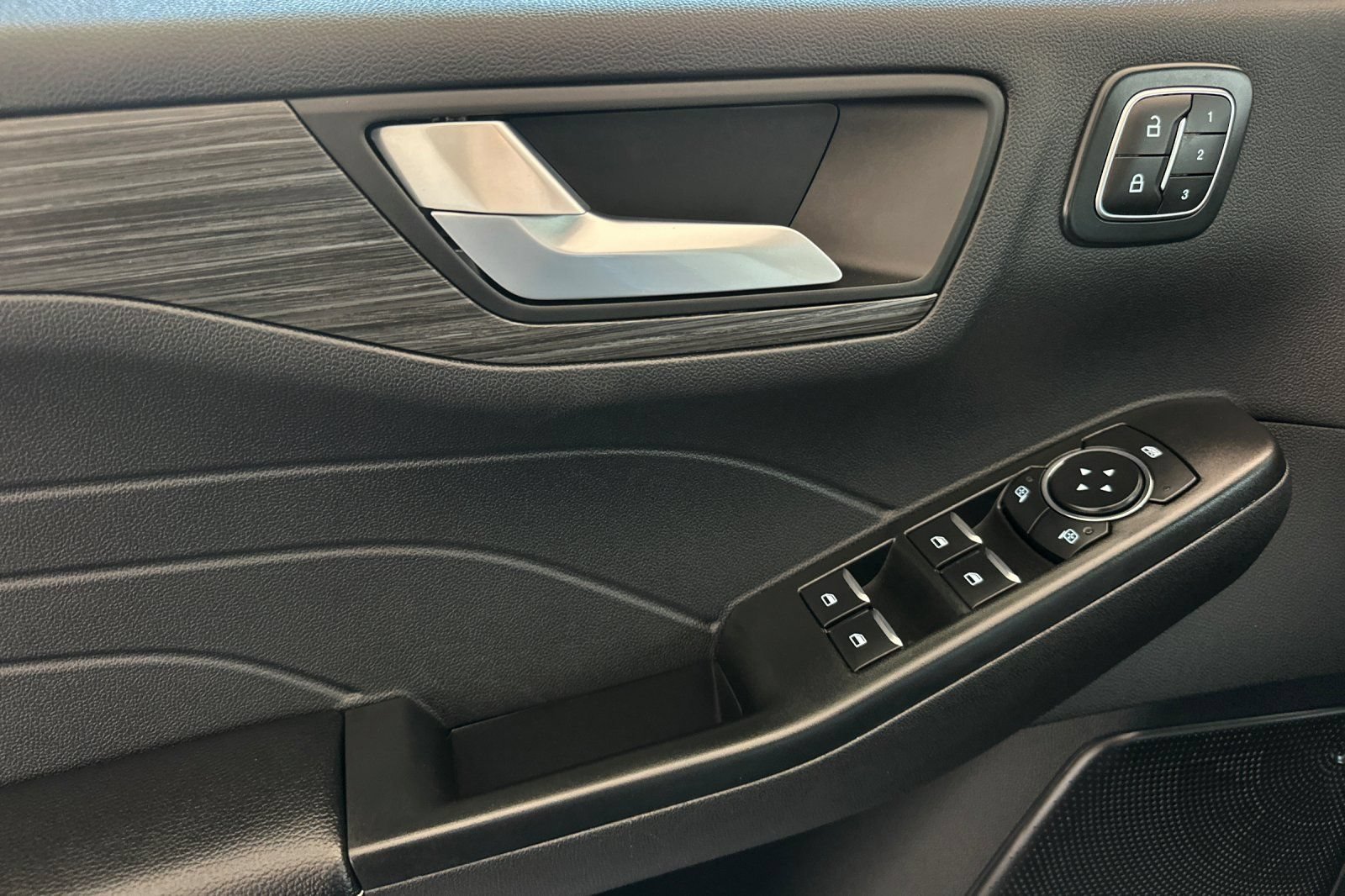 Certified 2025 Ford Escape Platinum FWD image 10