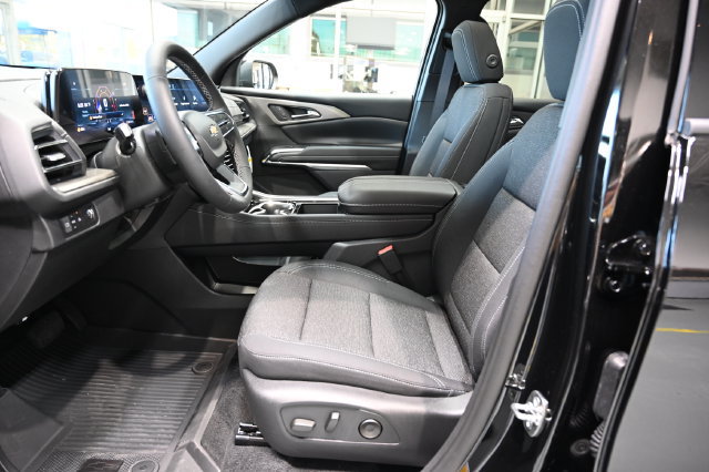 New 2027 Chevrolet Traverse LT w/ LPO, Floor Liner Package FWD image 9