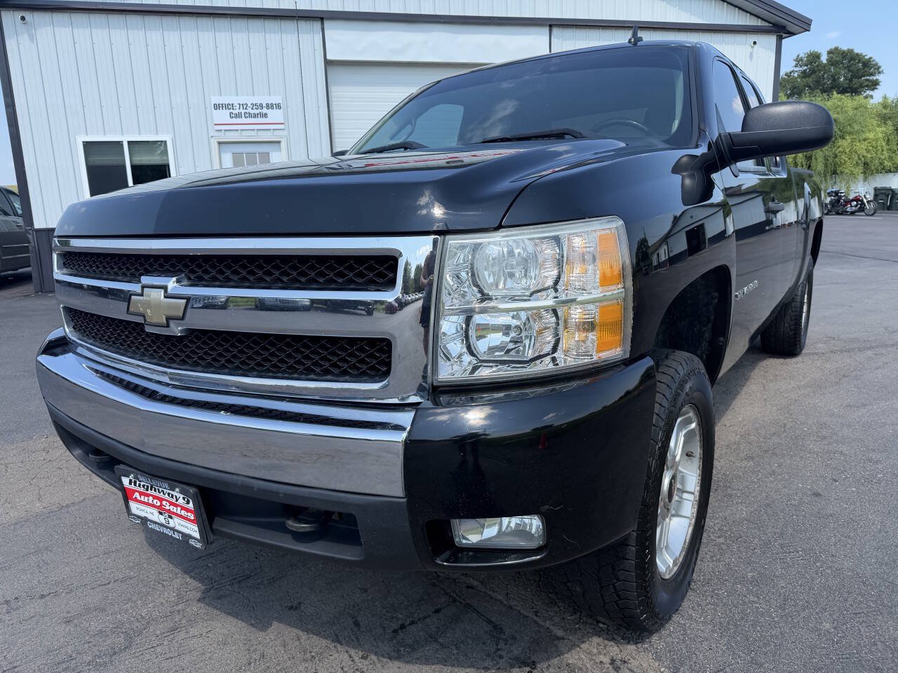 Used 2008 Chevrolet Silverado 1500 LT w/ Towing Package AWD/4WD image 12