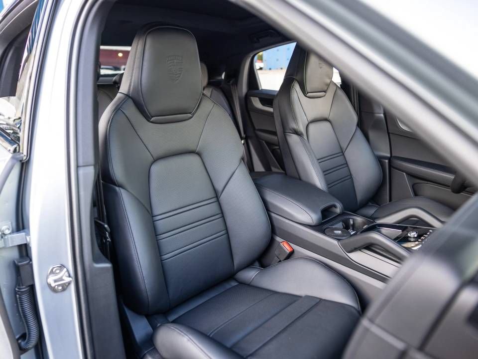 Certified 2026 Porsche Cayenne Coupe AWD/4WD image 47