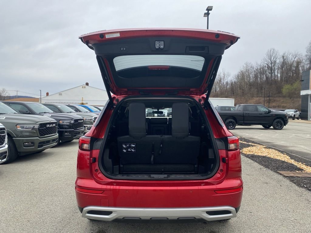 Used 2024 Mitsubishi Outlander 4WD Plug-In Hybrid image 13