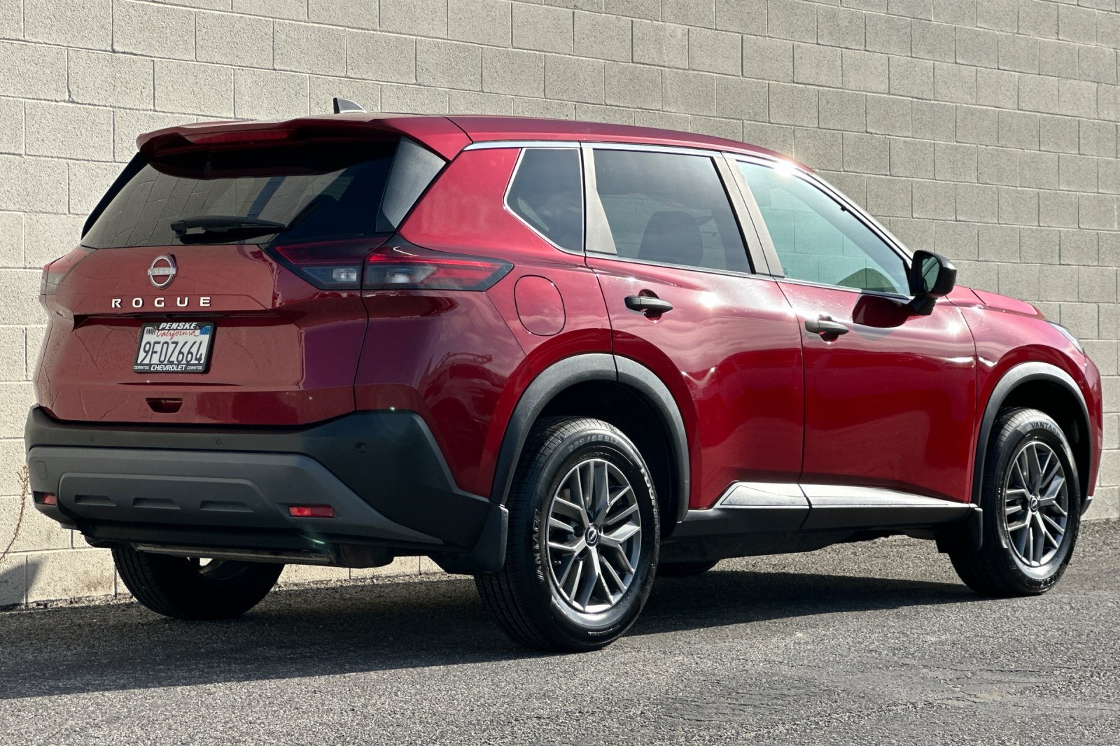 Used 2023 Nissan Rogue S FWD image 4