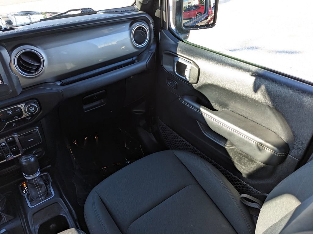 Used 2018 Jeep Wrangler Unlimited Sahara image 15