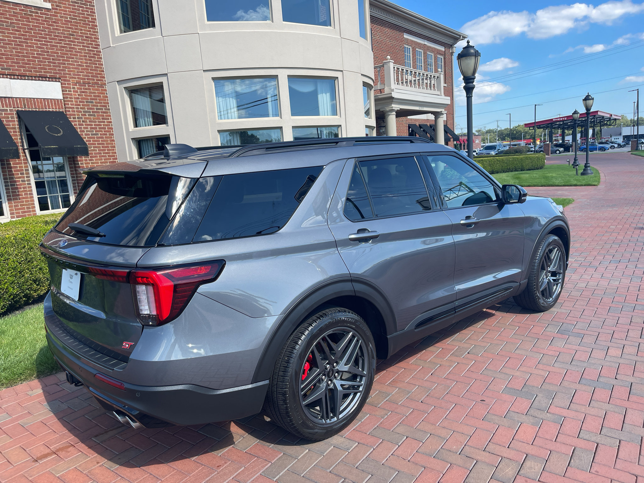 Used 2025 Ford Explorer ST AWD/4WD image 8