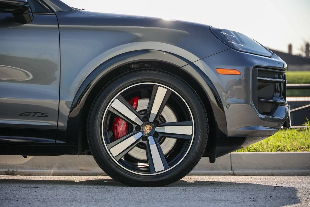 Certified 2025 Porsche Cayenne GTS AWD/4WD image 25