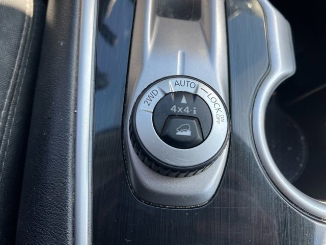 Used 2017 Nissan Pathfinder SV image 26