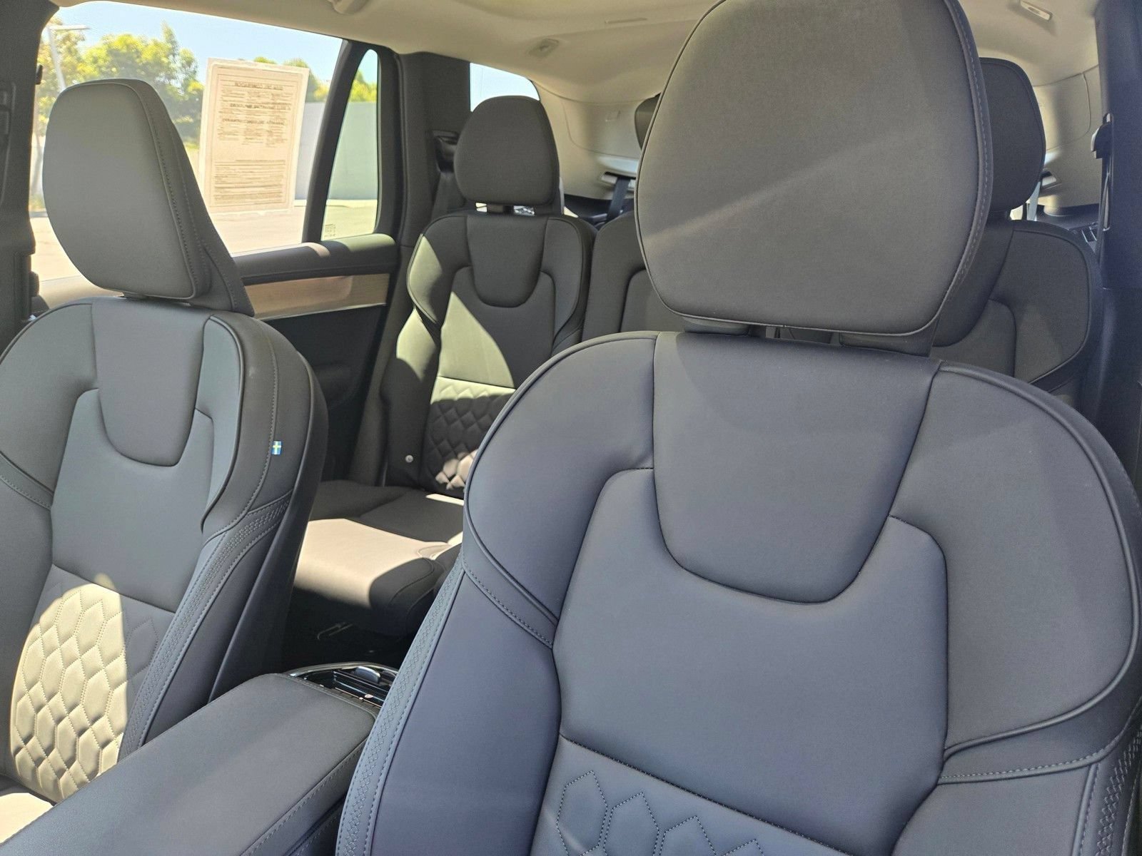 Certified 2025 Volvo XC90 B6 Plus AWD/4WD image 18