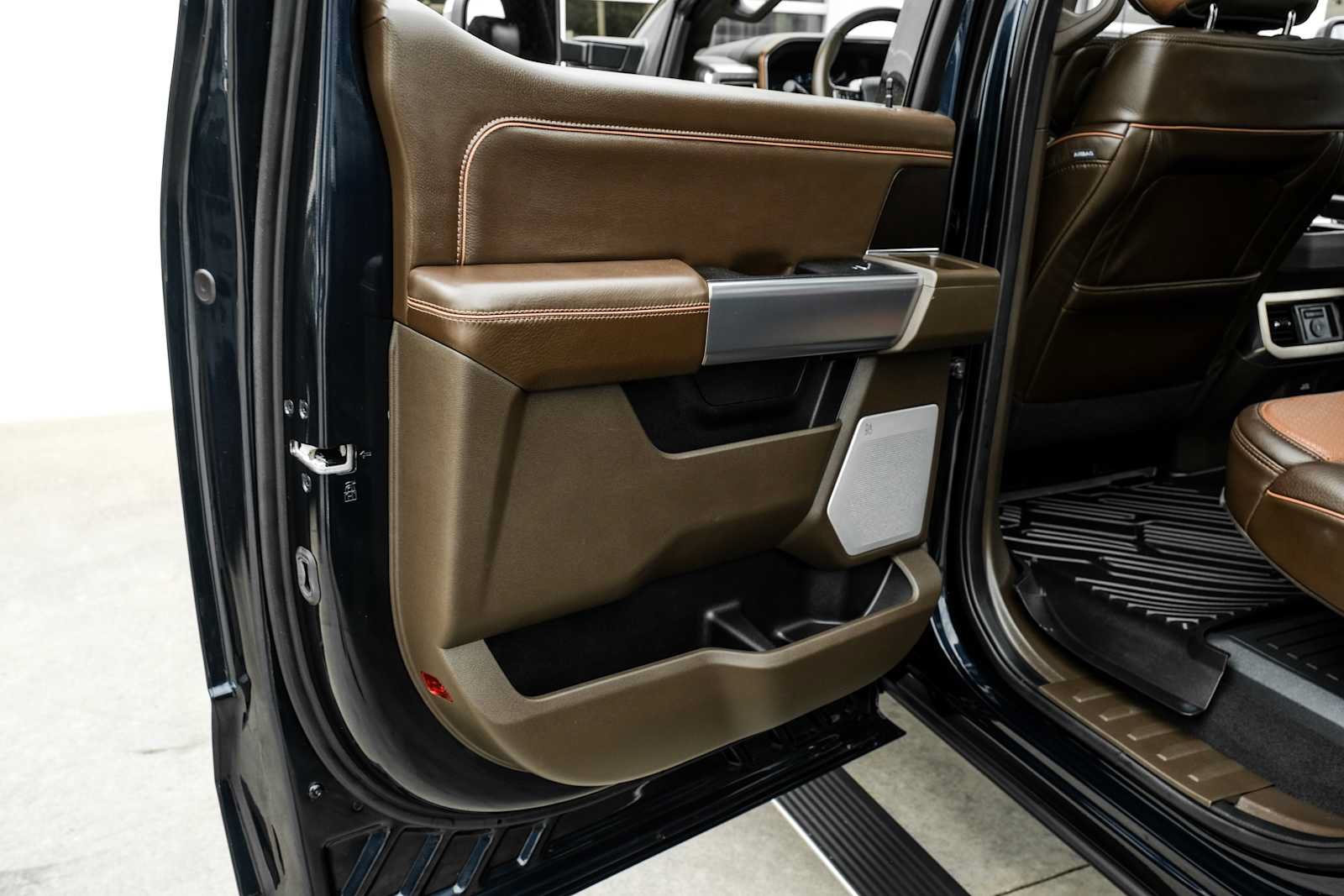 Used 2025 Ford F450 King Ranch w/ Chrome Package AWD/4WD image 38