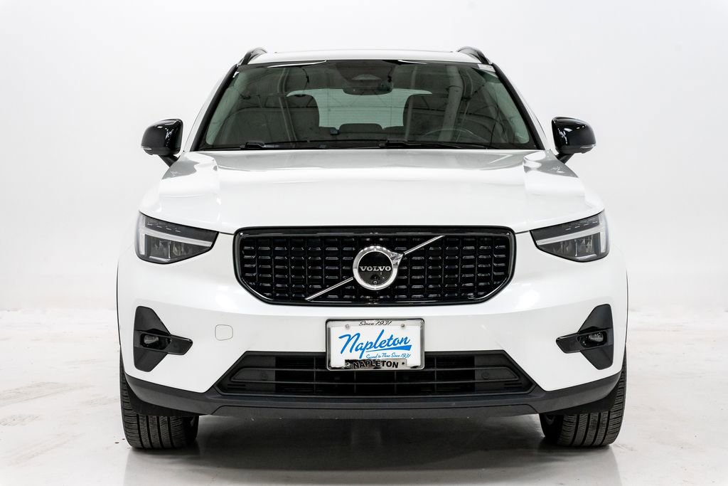 Used 2024 Volvo XC40 B5 Plus w/ Climate Package image 4