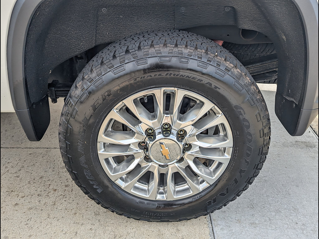 Used 2024 Chevrolet Silverado 2500 High Country w/ High Country Premium Package AWD/4WD image 17