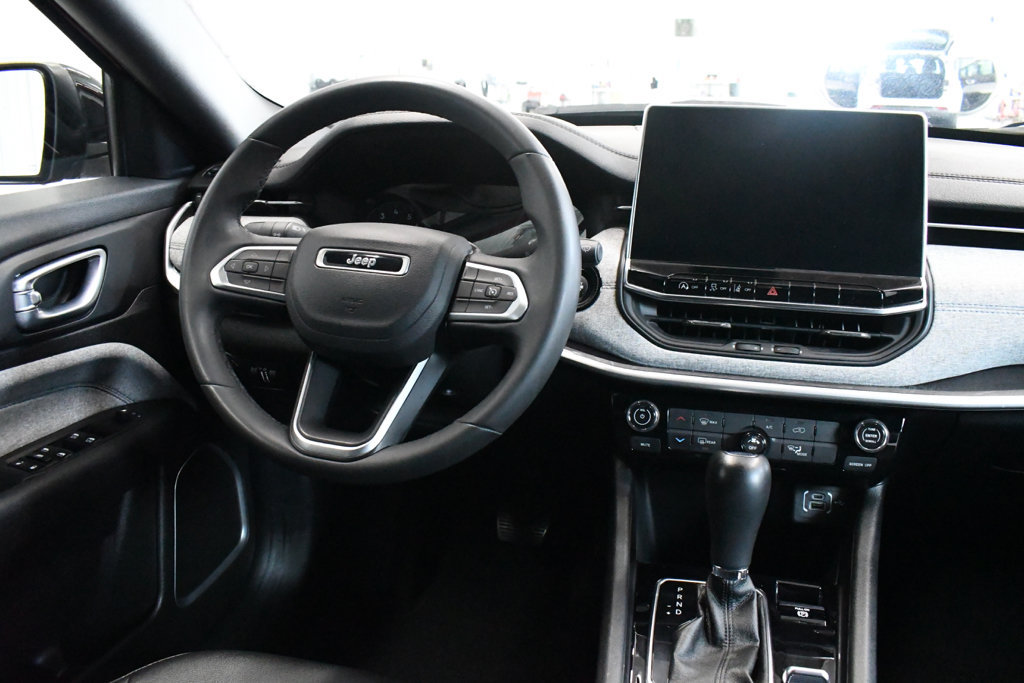 Used 2024 Jeep Compass Latitude AWD/4WD image 28