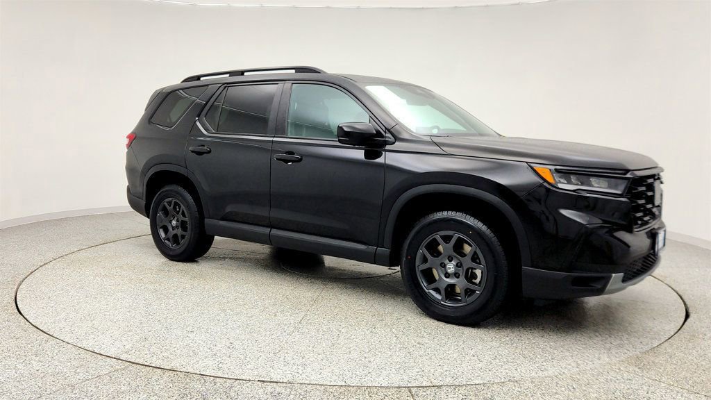 Used 2025 Honda Pilot TrailSport image 3