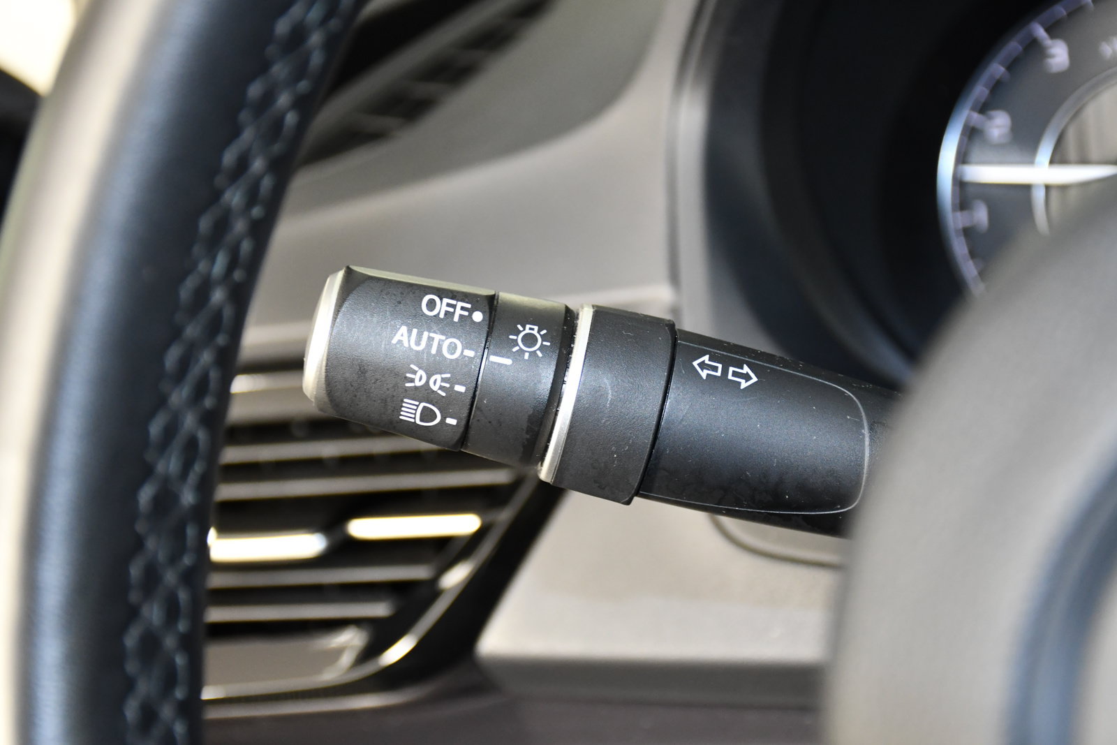 Used 2025 Acura RDX SH-AWD image 22