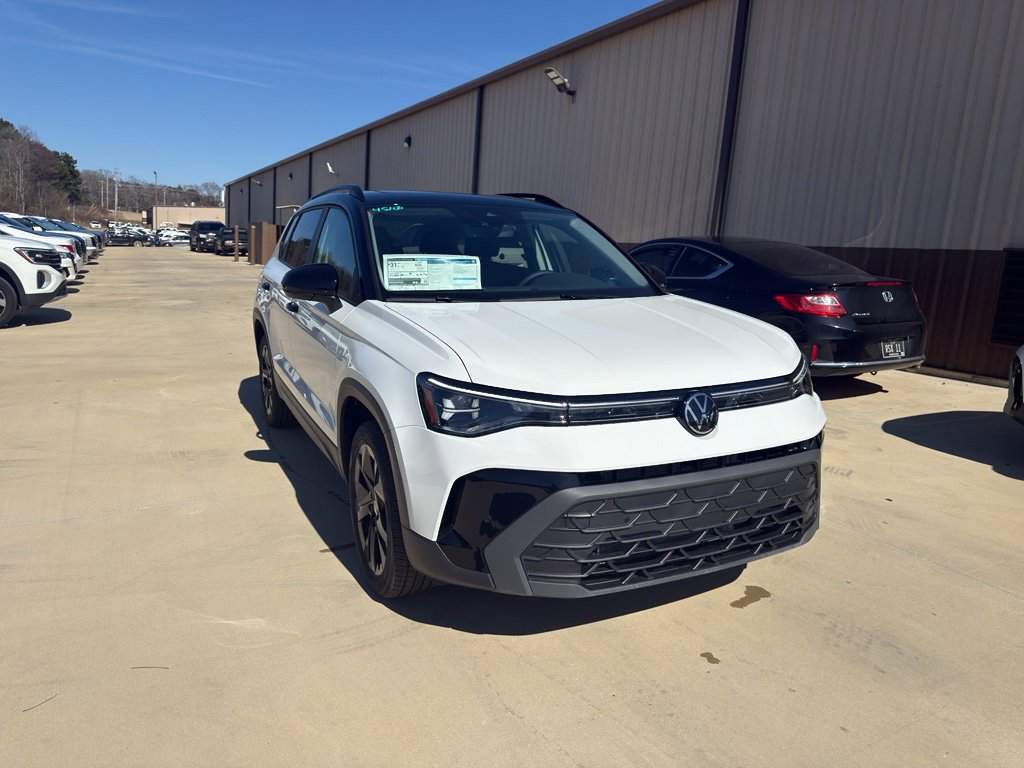New 2026 Volkswagen Taos SE FWD image 3