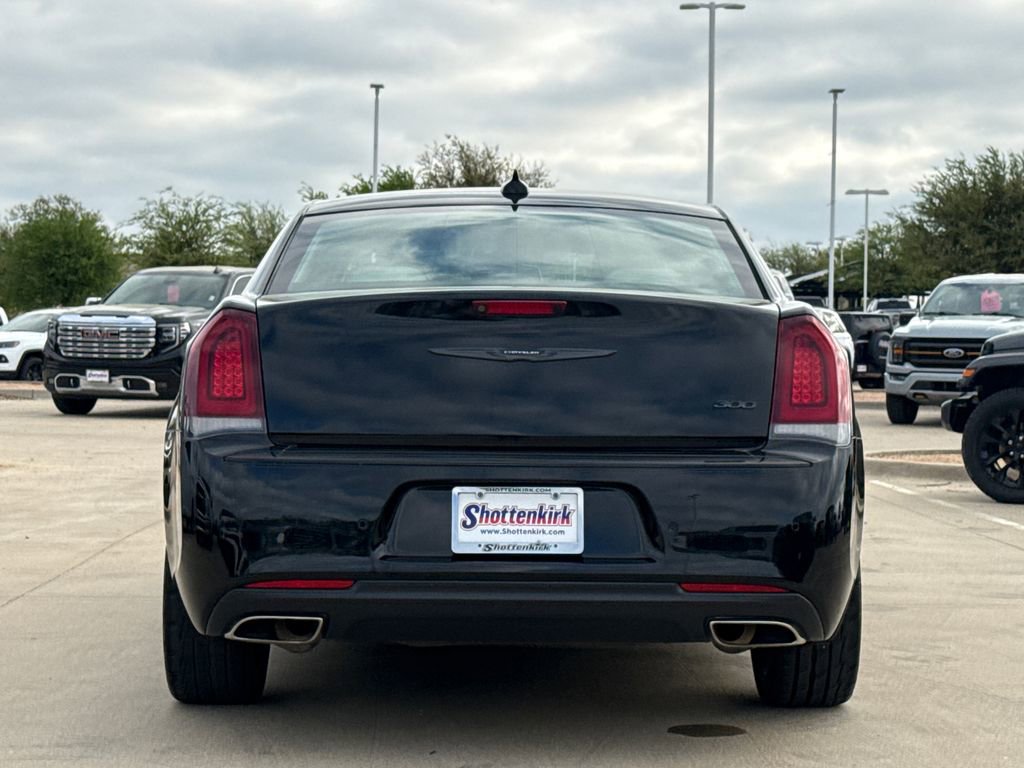 Used 2022 Chrysler 300 Touring L w/ Popular Equipment Group image 7