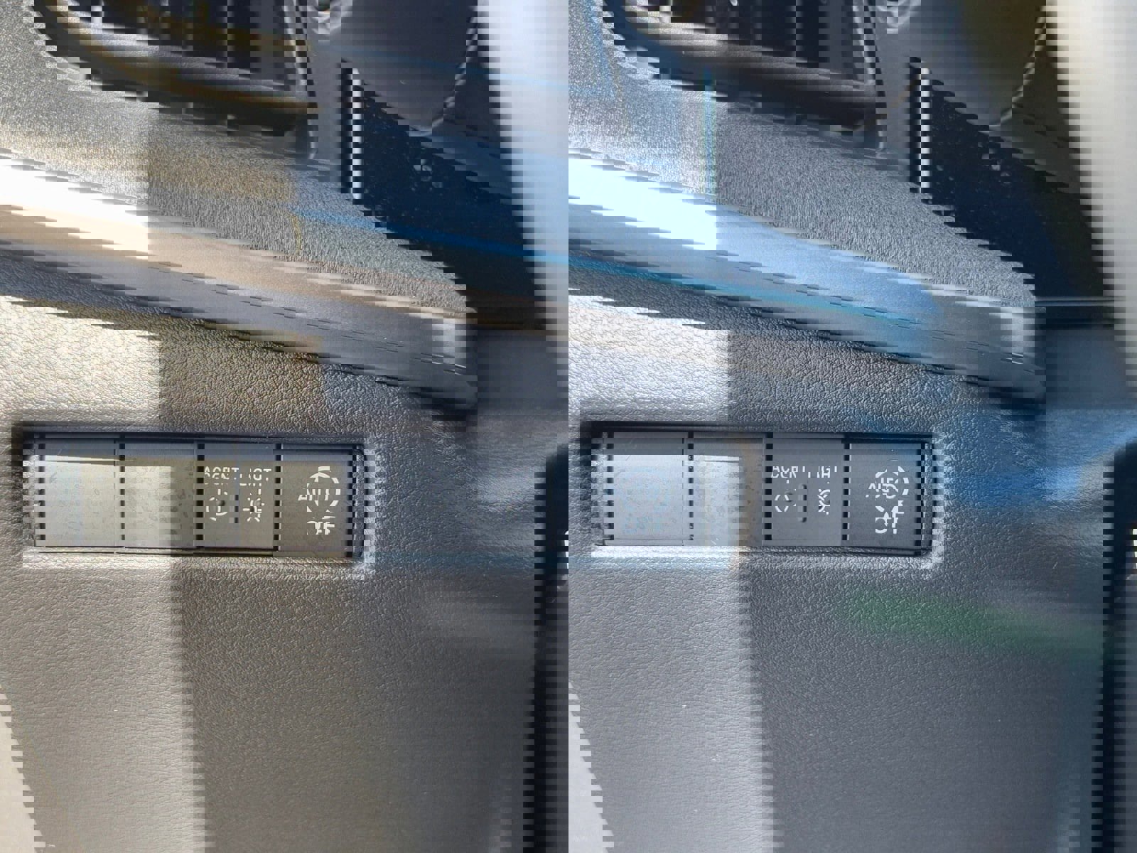 New 2026 Nissan Kicks SV w/ SV Premium Package image 27