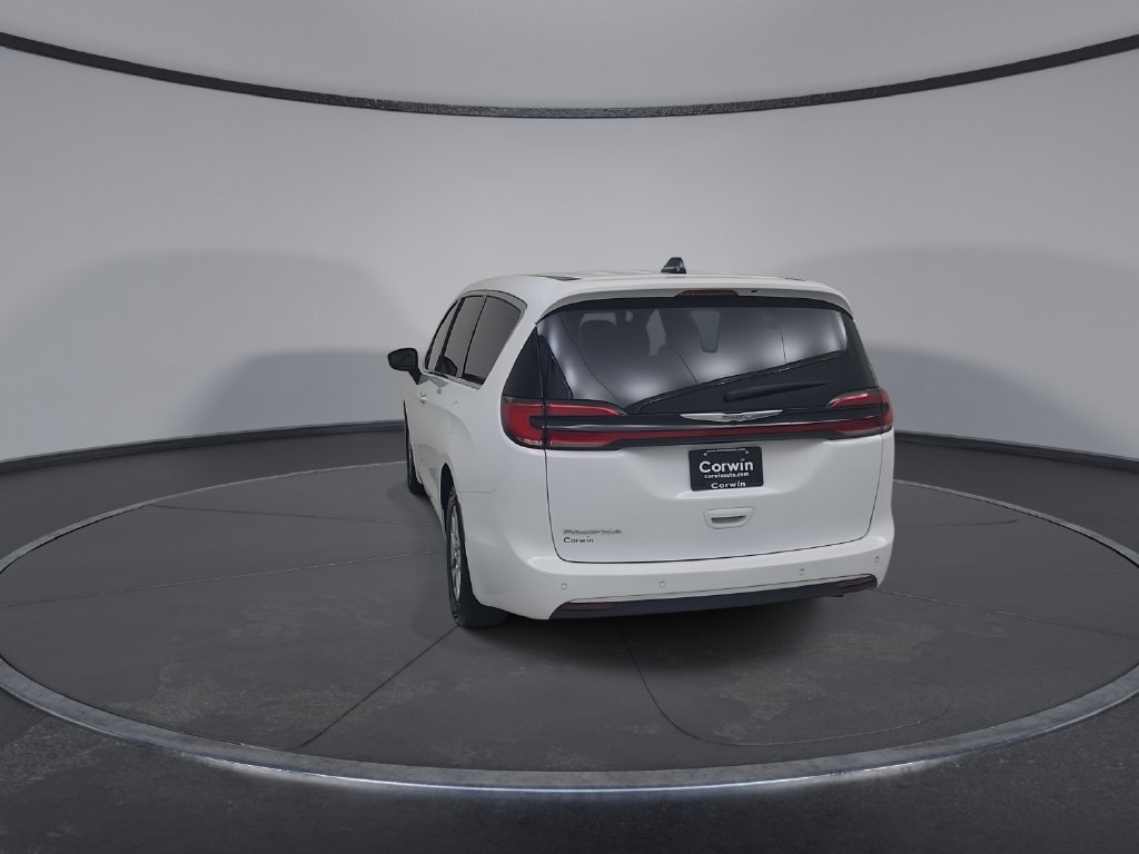 Certified 2024 Chrysler Pacifica Touring-L FWD image 14