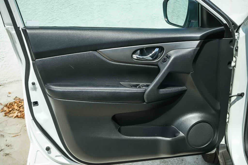 Used 2016 Nissan Rogue S FWD image 21