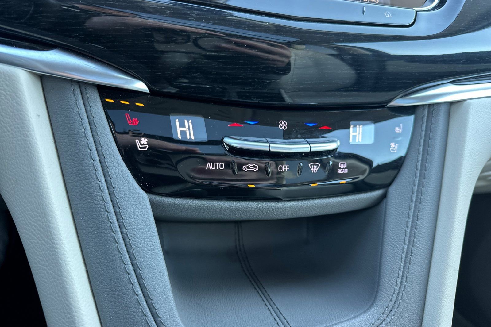 Certified 2025 Cadillac XT6 Premium Luxury image 29