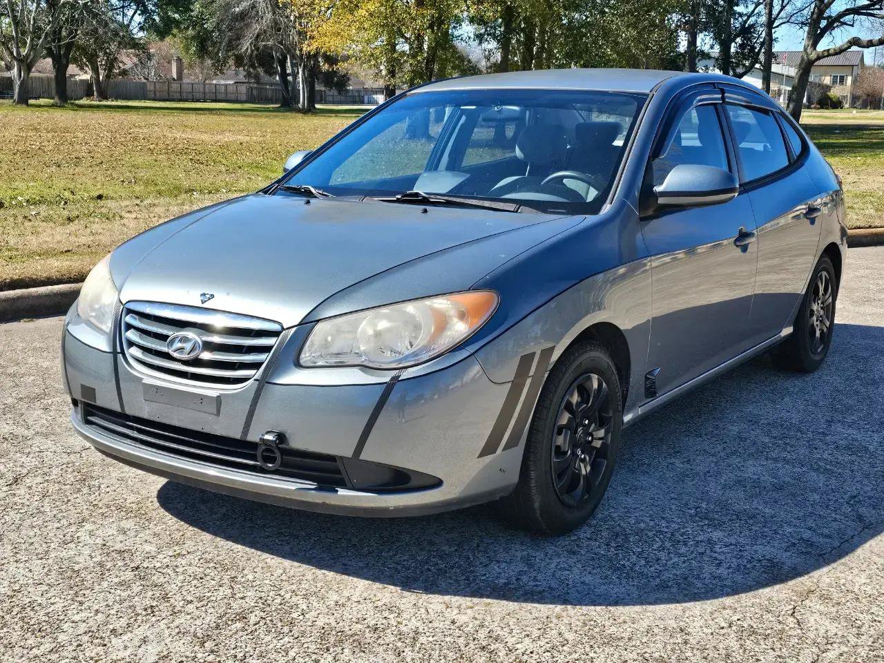Used 2010 Hyundai Elantra w/ Comfort Pkg 2 FWD image 2