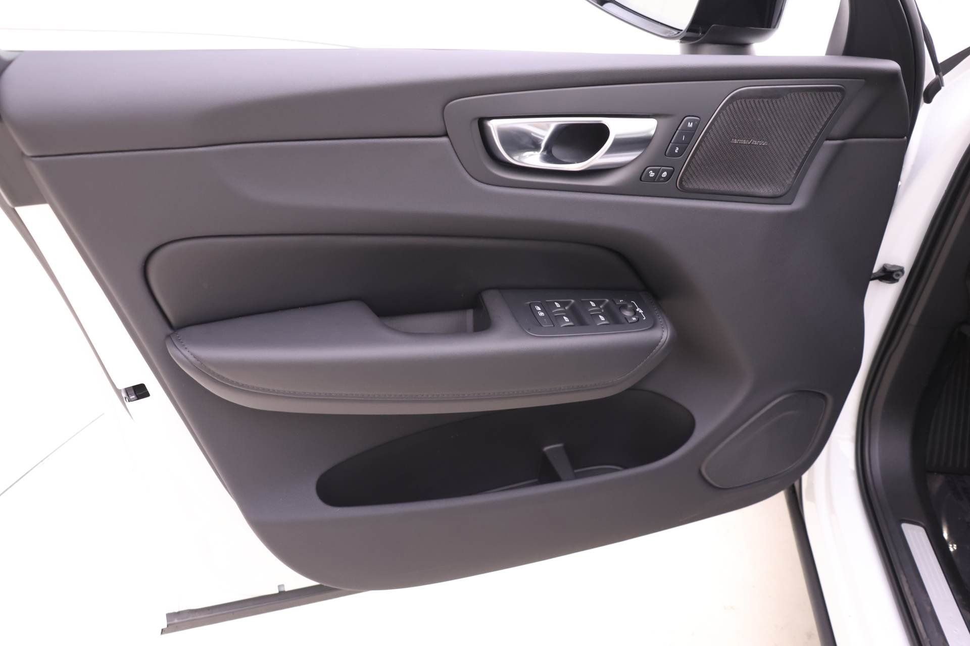 New 2025 Volvo XC60 T8 Plus w/ Protection Package Premier image 14