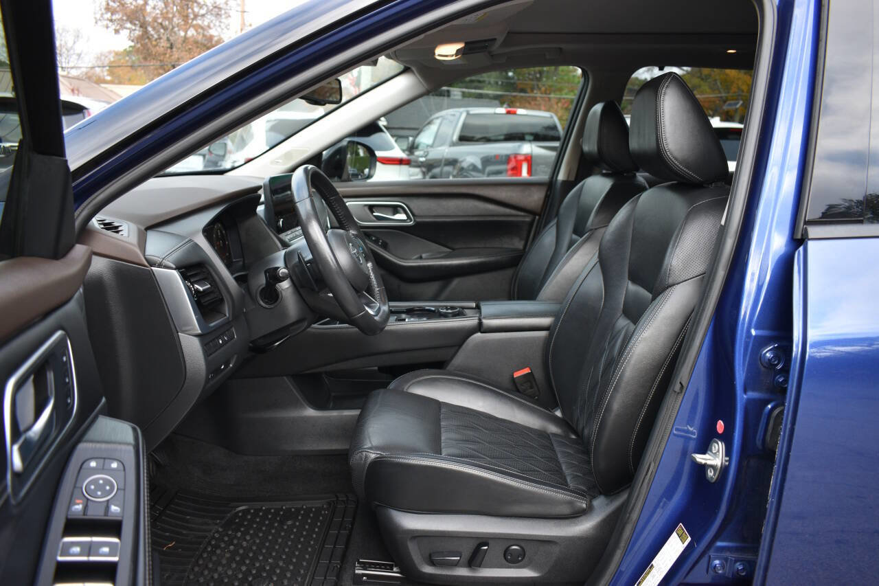 Used 2021 Nissan Rogue Platinum image 7