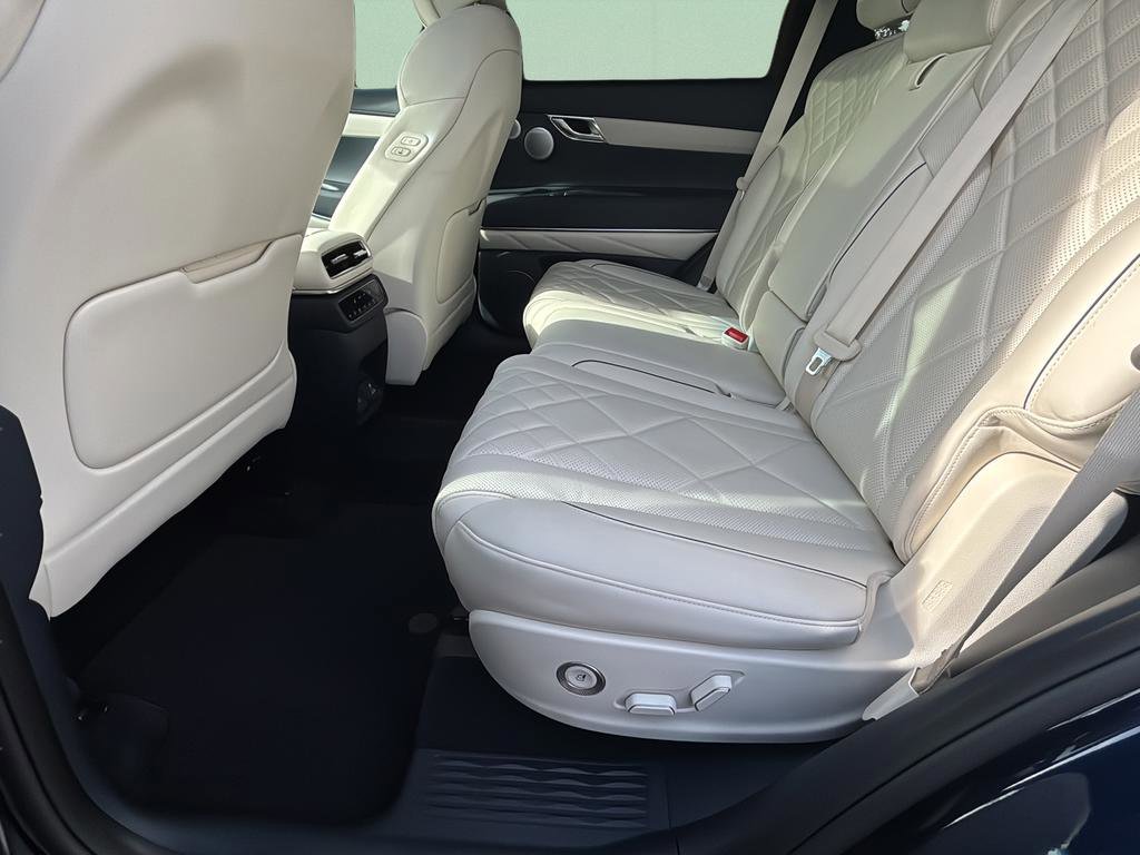 Certified 2025 Genesis GV80 3.5T Prestige AWD/4WD image 21