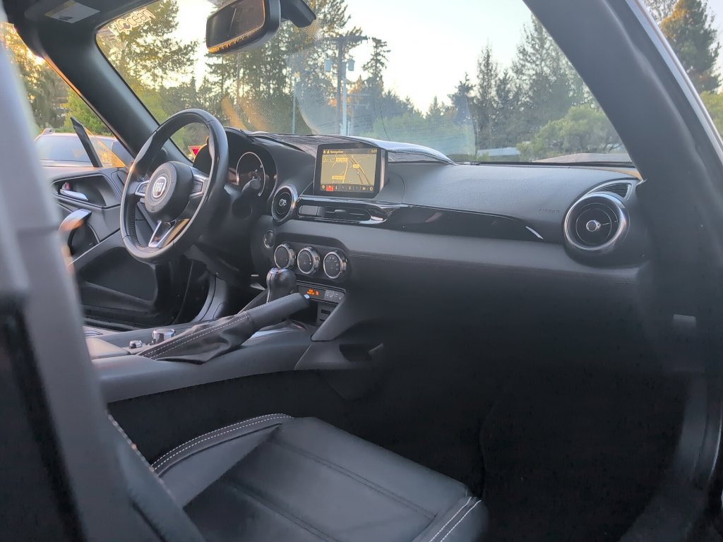 Used 2017 FIAT 124 Spider Lusso RWD image 9
