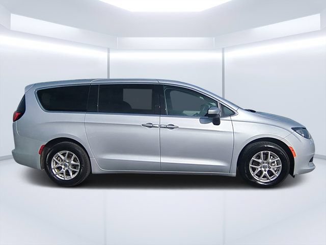 Used 2023 Chrysler Voyager LX FWD image 2